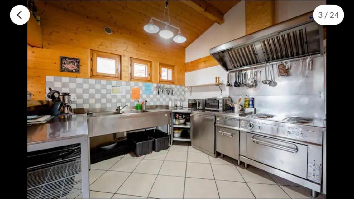 Central Hostel Châtel Kültér fotó